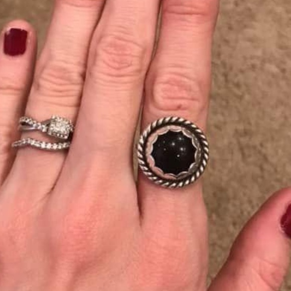 Jewelry - Genuine Onyx Ring